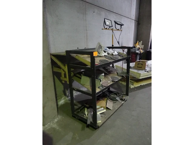 Verrijdbare metalen kar - afbeelding 2 van  2