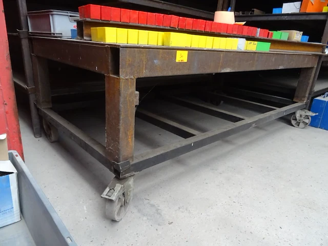 Verrijdbare metalen lastafel - afbeelding 2 van  2