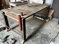 Verrijdbare metalen tafel - afbeelding 2 van  2