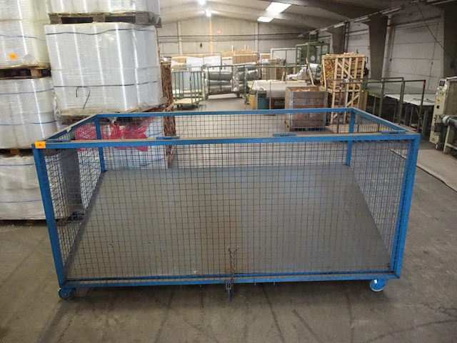 Verrijdbare metalen transportkar - afbeelding 2 van  3