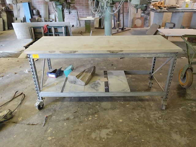 Verrijdbare metalen werktafel - afbeelding 2 van  3