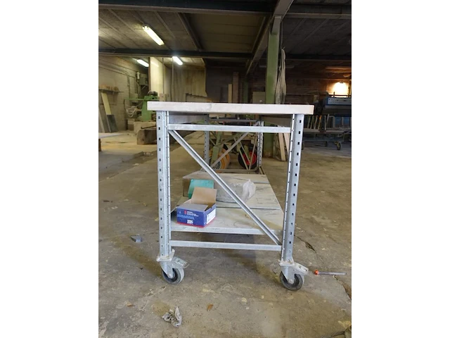 Verrijdbare metalen werktafel - afbeelding 3 van  3