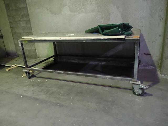 Verrijdbare metalen werktafel - afbeelding 1 van  2