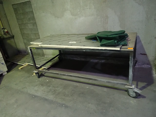 Verrijdbare metalen werktafel - afbeelding 2 van  2