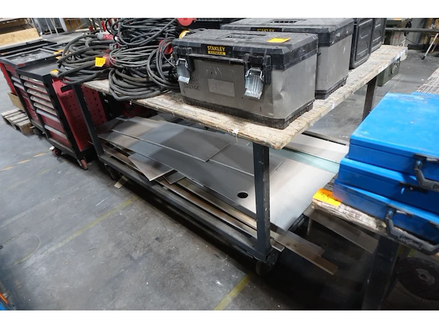 Verrijdbare metalen werktafel - afbeelding 2 van  2