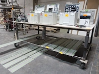 Verrijdbare metalen werktafel - afbeelding 1 van  2