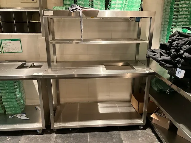 Verrijdbare rvs werktafel met chefrek met warmhoudlamp - afbeelding 1 van  4