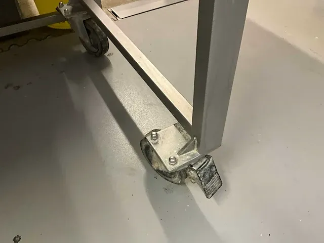 Verrijdbare rvs werktafel - afbeelding 3 van  5