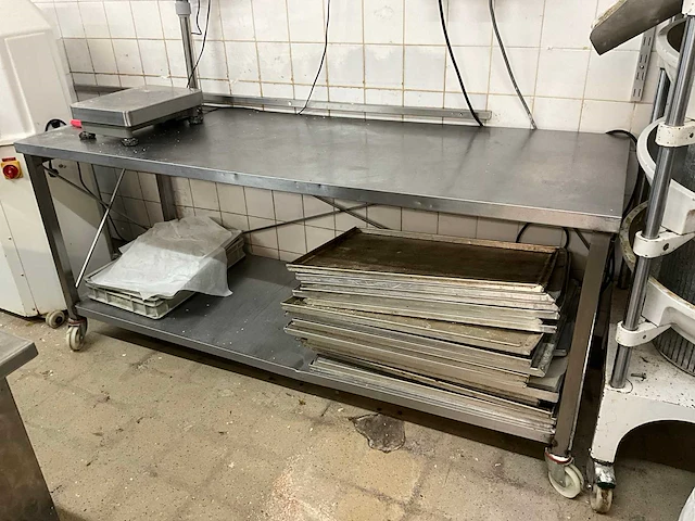 Verrijdbare rvs werktafel - afbeelding 1 van  5
