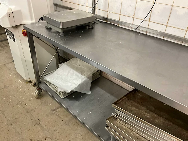 Verrijdbare rvs werktafel - afbeelding 3 van  5