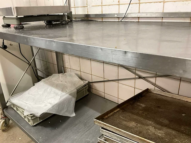 Verrijdbare rvs werktafel - afbeelding 4 van  5