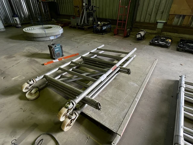 Verrijdbare stelling layher - afbeelding 1 van  5
