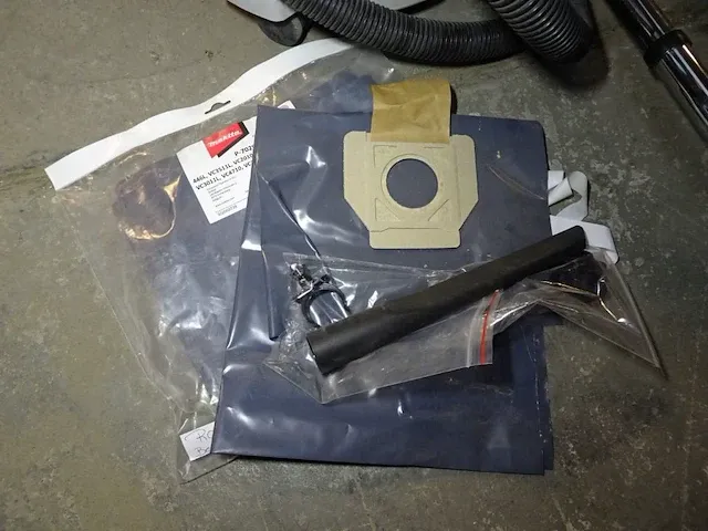 Verrijdbare stofzuiger makita - afbeelding 3 van  4