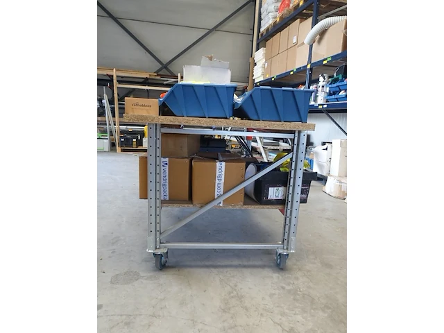 Verrijdbare tafel met inhoud - afbeelding 5 van  14