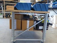 Verrijdbare tafel met inhoud - afbeelding 5 van  14
