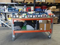 Verrijdbare tafel met inhoud - afbeelding 1 van  14