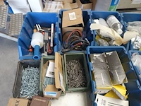 Verrijdbare tafel met inhoud - afbeelding 8 van  14
