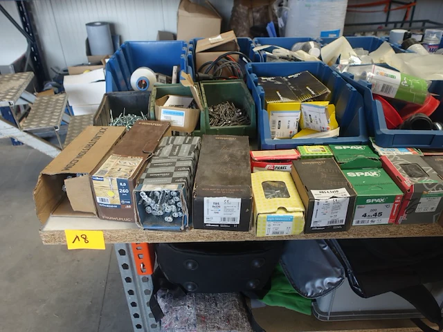 Verrijdbare tafel met inhoud - afbeelding 14 van  14