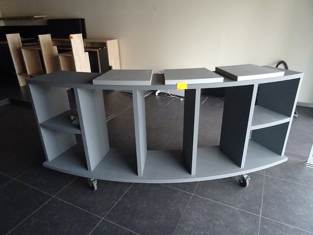 Verrijdbare toog + verrijdbaar presentatiemeubel - afbeelding 1 van  4