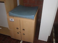Verrijdbare vakkenkast plus verzorgingskussen - afbeelding 1 van  1