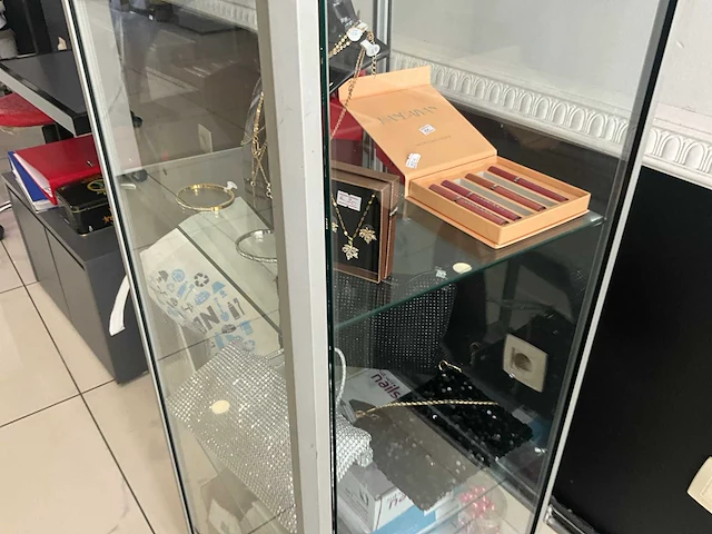 Verrijdbare vitrinekast en opbergkast - afbeelding 10 van  13