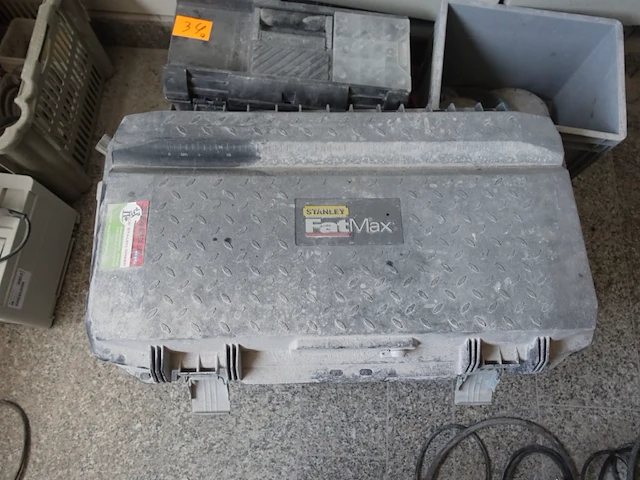 Verrijdbare werkkoffer stanley + inhoud - afbeelding 4 van  6