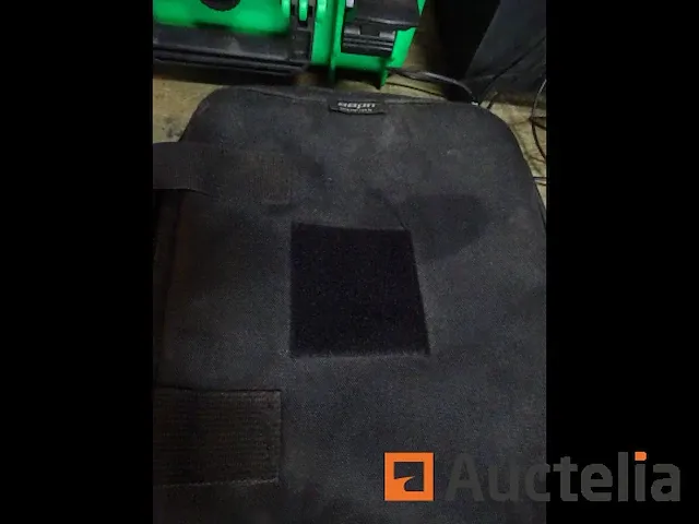 Verschillend artikelen (computers, baffle, boxes, .) - afbeelding 2 van  8