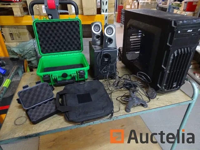 Verschillend artikelen (computers, baffle, boxes, .) - afbeelding 3 van  8
