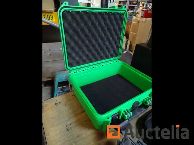 Verschillend artikelen (computers, baffle, boxes, .) - afbeelding 8 van  8