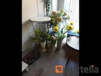 Verschillend decoraties, pallets, antieke houten kratten, tafels, kunstmatige floral assemblage,... - afbeelding 5 van  10