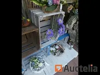 Verschillend decoraties, pallets, antieke houten kratten, tafels, kunstmatige floral assemblage,... - afbeelding 6 van  10