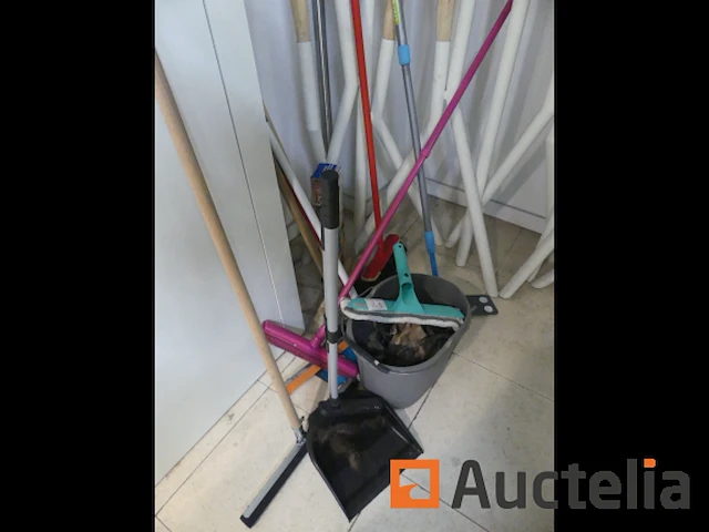 Verschillend reinigingsapparatuur - afbeelding 5 van  11