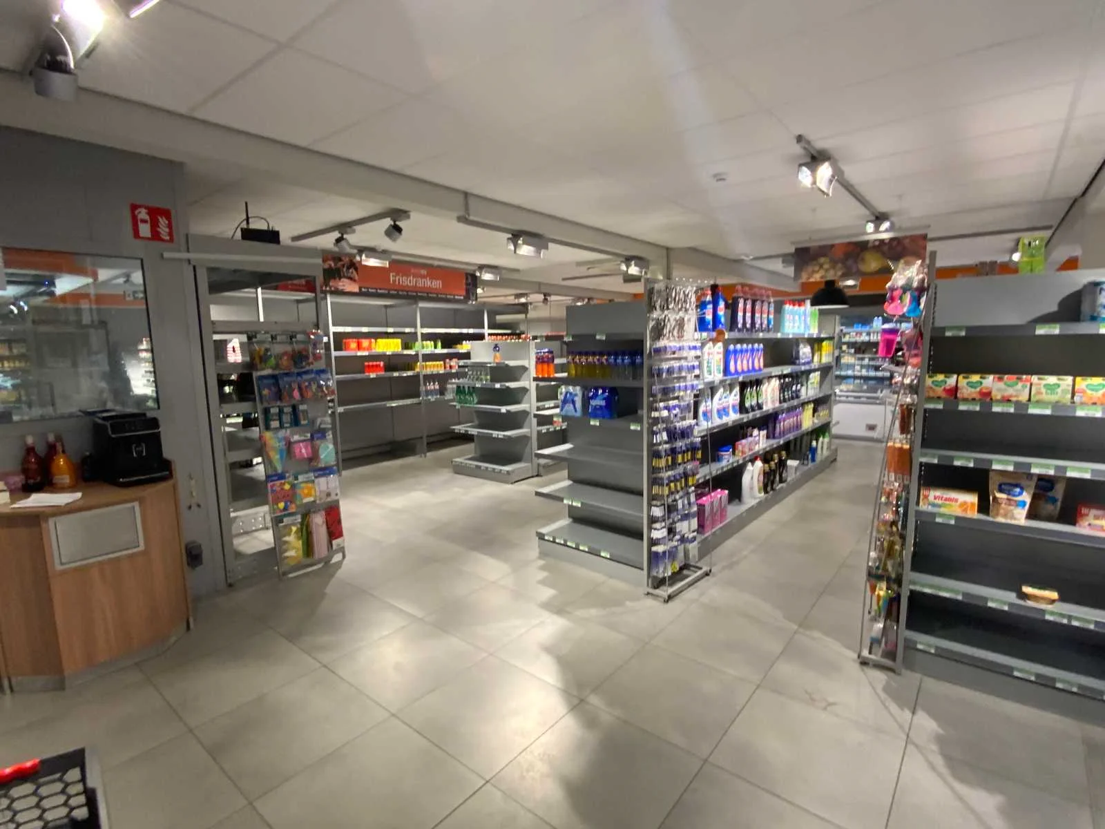 Verse zuivel, vlees & diepvriesproducten wegens faillissement spar moerzeke