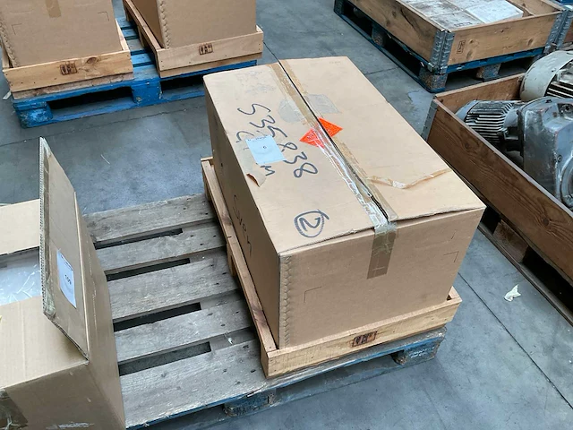 Versi start i iii vsi iii 525-380n c2 soft starter - afbeelding 1 van  9