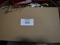 Versiering valentijn, pop, vaas vol kinderschoenen - afbeelding 2 van  7