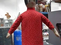 Versiering valentijn, pop, vaas vol kinderschoenen - afbeelding 3 van  7