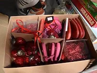 Versiering valentijn, pop, vaas vol kinderschoenen - afbeelding 6 van  7