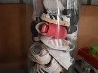 Versiering valentijn, pop, vaas vol kinderschoenen - afbeelding 7 van  7