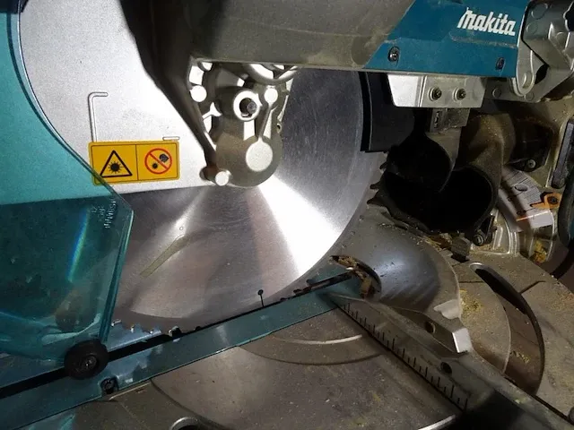 Verstek/afkortzaag makita - afbeelding 4 van  5