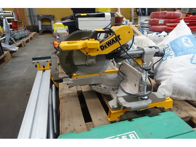 Verstekzaag dewalt - afbeelding 2 van  4