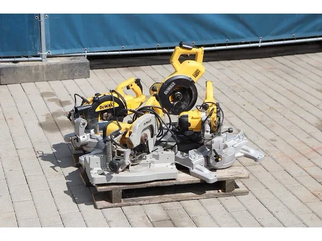 Verstekzaagmachine dewalt 1 elektrisch 230v 4stuks - afbeelding 1 van  1