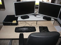 Verstelbare bureeltafel, rolbureelstoel met zwarte stoffen zit en rug, centrale eenheid hp compaq core i5 finescan datalogistic, 2 pc schermen philips brillance 220 sw (17,20,21,23) - afbeelding 2 van  6