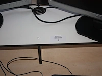 Verstelbare bureeltafel, rolbureelstoel met zwarte stoffen zit en rug, centrale eenheid hp compaq core i5 finescan datalogistic, 2 pc schermen philips brillance 220 sw (17,20,21,23) - afbeelding 6 van  6