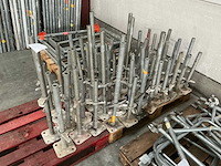 Verstelbare metalen poten voor steigerstelling (58x) - afbeelding 1 van  7