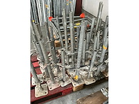 Verstelbare metalen poten voor steigerstelling (58x) - afbeelding 3 van  7