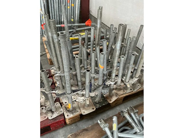 Verstelbare metalen poten voor steigerstelling (58x) - afbeelding 4 van  7