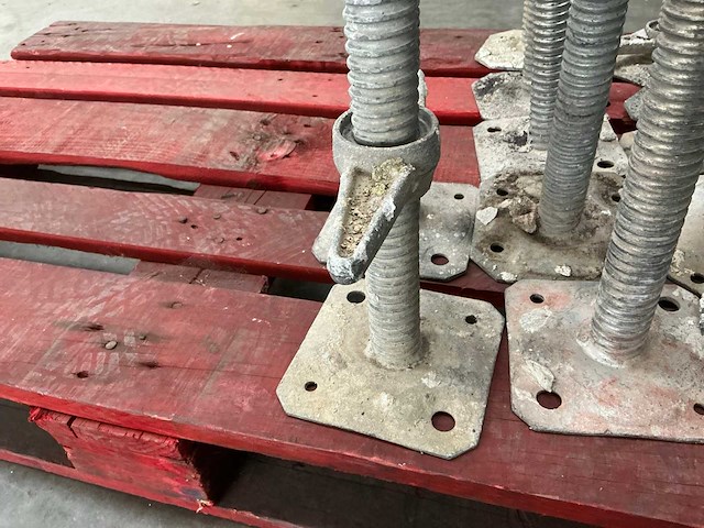 Verstelbare metalen poten voor steigerstelling (58x) - afbeelding 6 van  7