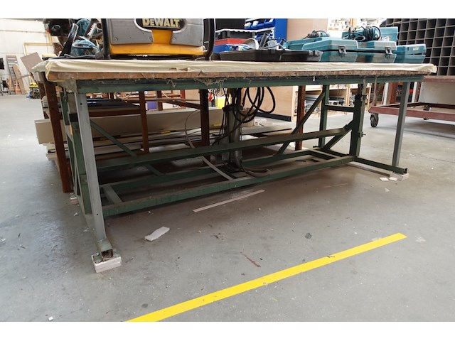 Verstelbare metalen werktafel - afbeelding 1 van  3