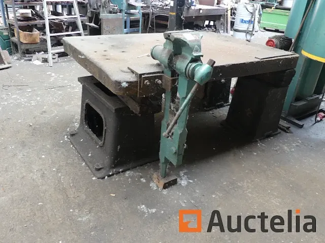 Versteltafel met metalen klemmen - afbeelding 2 van  6