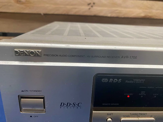 Versterker denon avr-1700. goudkleurig - afbeelding 2 van  3